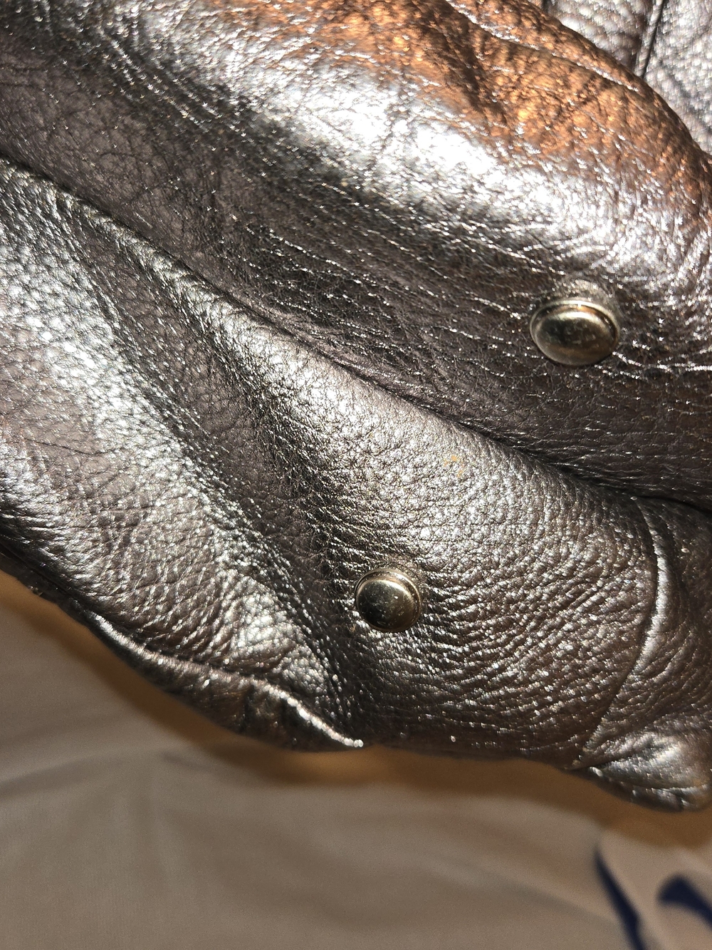 SUPER-soft Standout B. Makowsky Metallic Silver Toned Hobo Shoulder Bag. EUC - Picture 9 of 16